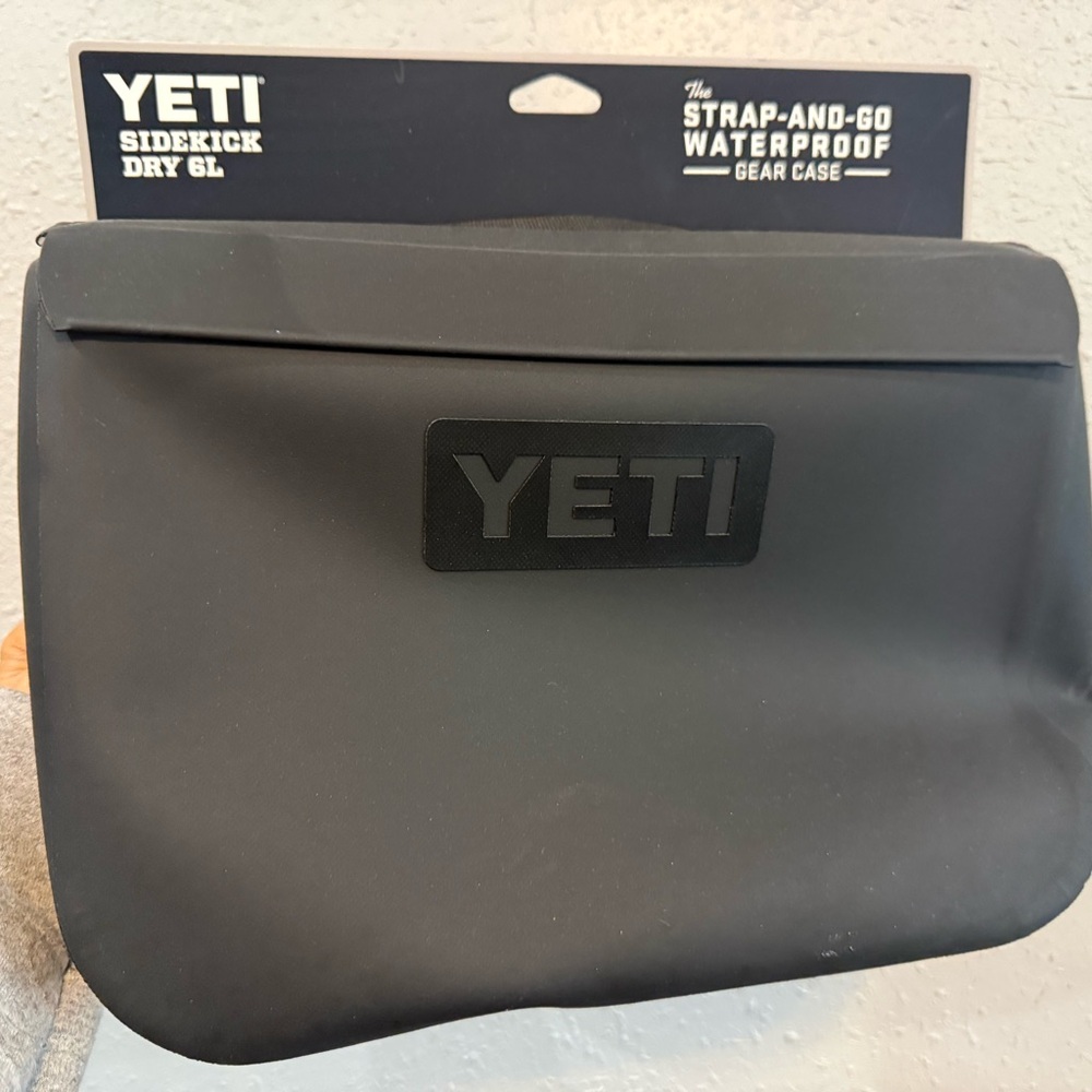 YETI black sidekick 6L